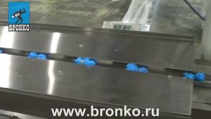 Упаковка бахил поштучно в флоупак на горизонтальной упаковочной машине ALD 250XD