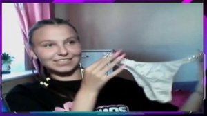 Alinyaa_ показывает свои трусы 🔥