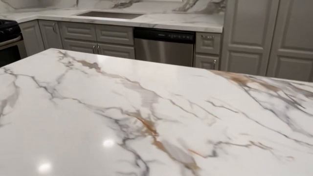 Calacatta Gold Qluxe #countertop #kitchen #interiors #installation #new #viralvideo #quartz