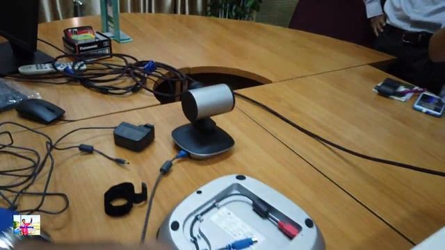 Logitech Group (960-001054) (Package Content: PTZ Camera, Speakerphone, Remote control Unboxing смотреть онлайн