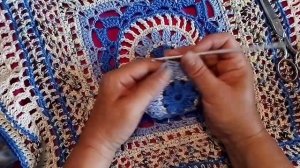 Ажурное  пончо из больших квадратов крючком часть 1