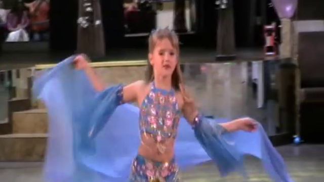 kids bellydance,Косьяненко Александра,6 лет. choreographe Solpanova Ekaterina смотреть онлайн