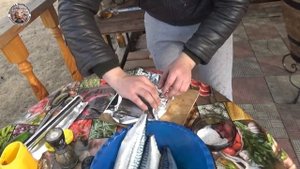 Сочная скумбрия приготовленная в тандыре, пальчики оближешь
