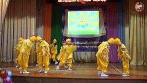 Младший состав студии "Ритм и мы" с танцем "Переполох в курятнике"