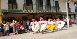 Экспрессивные народные танцы Эквадора.mp4