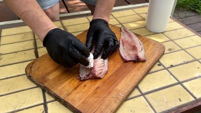 Копченая скумбрия на гриле в сухом маринаде