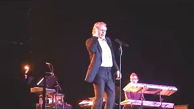 Engelbert Humperdinck Doin the Bump Sparta NJ May 8 2010