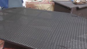 Плетение из искусственного ротанга.Стол