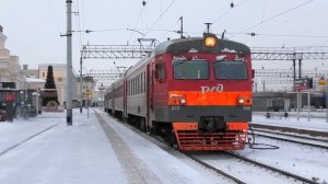 ЭТ2-026 сообщением Екатеринбург-Пасс. — Каменск-Уральский отправляется с 1 пути Екатеринбурга