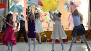 Танец с зонтиками 1 класс