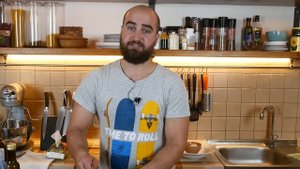 КОГДА ХОЧЕТСЯ ТРАВКИ)) / ПРОСТОЙ салат с вялеными томатами и моцареллой