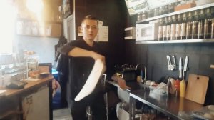 Пицца акробатика. пицца фристайл. пицца 5 минут. 比萨