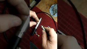 Подсоединение и отсоединение шланга от регулятора.