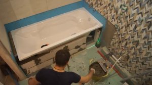 Часть 2. Установка ванны и закладка экрана с газоблоков за один день.
