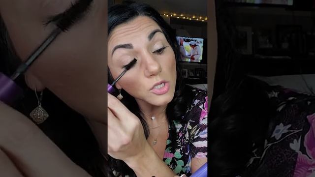 Макияж для увеличения объёма глаз!!
