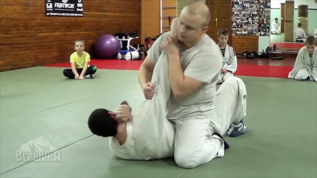 Борьба в партере. Секреты правильного выхода на болевой прием на руку смотреть онлайн