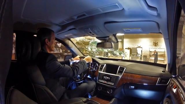 Автомат Калашникова против бронированного Mercedes Benz GL-Class смотреть онлайн