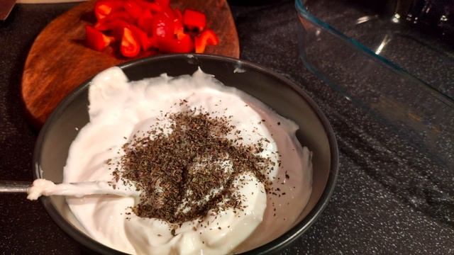 Куриная грудка с зеленой стручковой фасолью в сметанно - чесночном соусе. Легкий ужин
