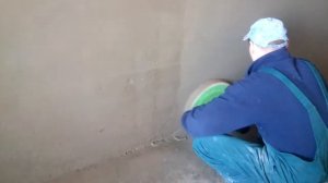 Затирка цементно-песчаной штукатурки с помощью затирочной машины Eibenstock EPG 400