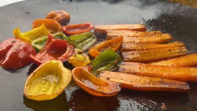 Нежная говядина с жареной картошкой приготовленная на природе
#Кулинария #шашлык #КавказскаяКухня