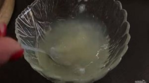 Теплый салат с куриной печенью и помидорами