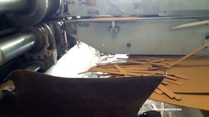 Процесс производства картонной коробки.
