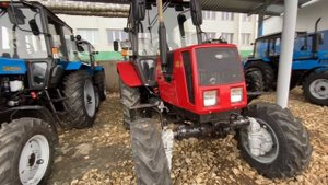 ЗИП нового трактора Беларус-82.1 в красном цвете и МТЗ-82.1 в синем цвете