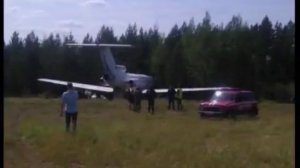 Як-40 авиакомпании "Аэробратск" выкатился за пределы взлётно-посадочной полосы