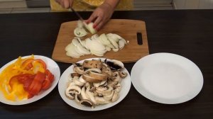 Теплый Салат с Грибами и Болгарским Перцем.