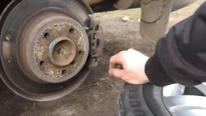 Как подтянуть ручник не снимая тормозной диск и супорт