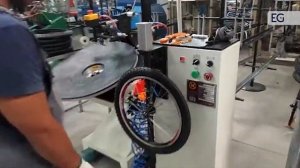 Станок для бортировки колес велосипеда