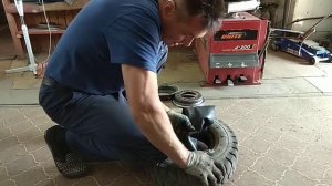 Разборка колеса от погрузчика