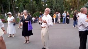 ПЕРВАЯ ЛЮБОВЬ НЕ ЗАБУДЕТСЯ! ТАНЦЫ В ПАРКЕ ГОРЬКОГО ХАРЬКОВ СЧАСТЛИВЫЕ МОМЕНТЫ