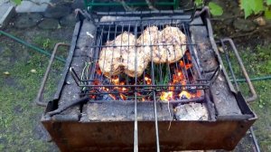 Большой куриный грудак на мангале. Готовим куриную грудку на углях.