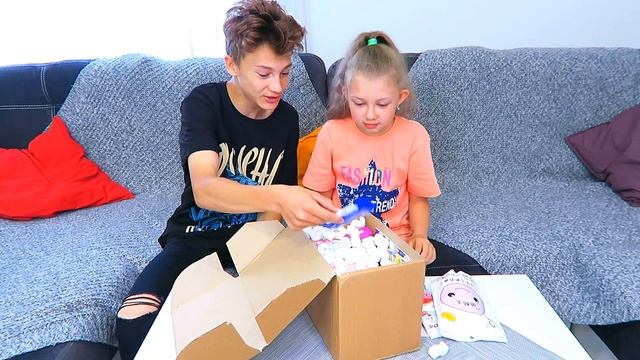 Сюрприз  с подарками SUPER BOX Что внутри коробки