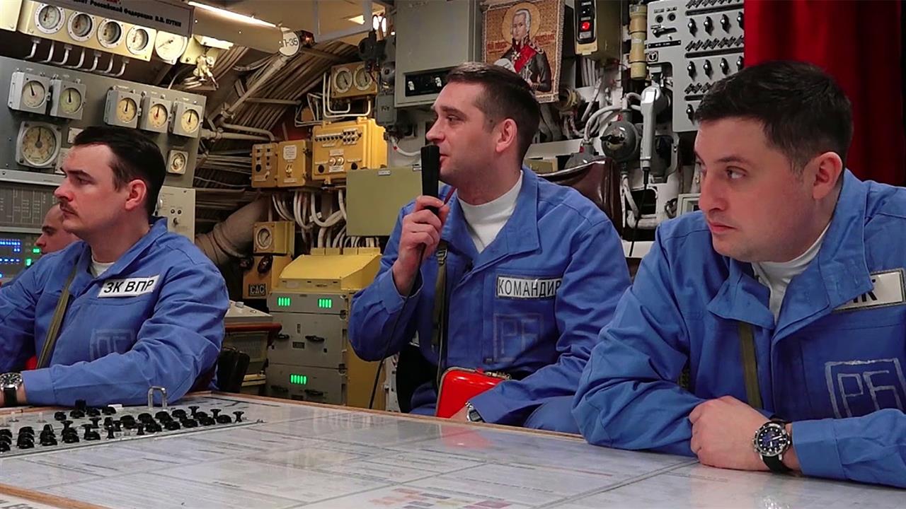 Поздравления принимают российские моряки-подводники