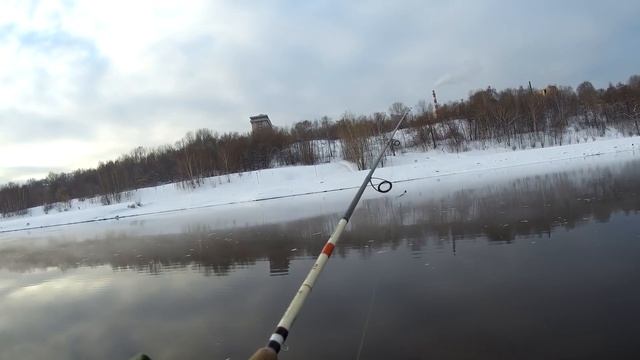Со спиннингом зимой на Москве реке. Два места и две разных рыбалки смотреть онлайн