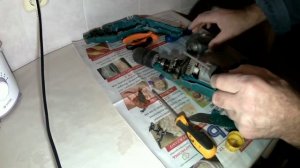Смазка редуктора ударной электрической дрели. Без этого она работать не будет. Guru from the USSR..