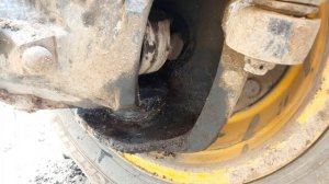 JCB 3 CX ( Текут сальники переднего моста )