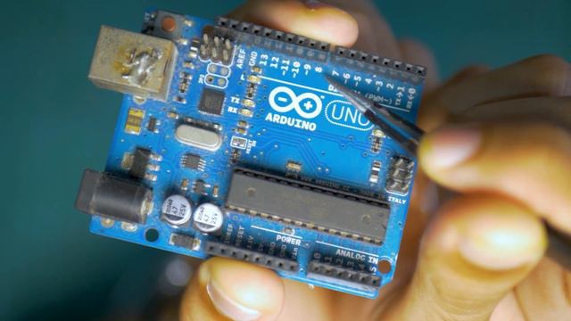 Servo Tutorial + Arduino + Raspberry Pi wiring & code. Electronics crash course #2 смотреть онлайн