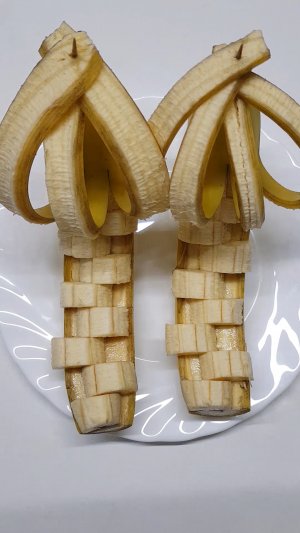Как нарезать банан ?