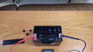 Заряжаем вспомогательный AGM аккамулятор 12В, 12а/ч на Mercedes W211.