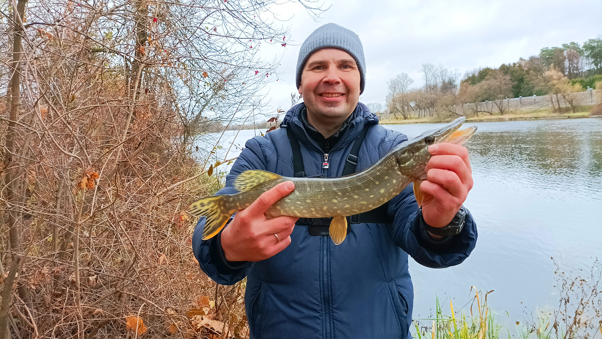Микроджиг против щуки и травы. Рыбалка на верхней Москва-реке с MC Crostage S702UL смотреть онлайн