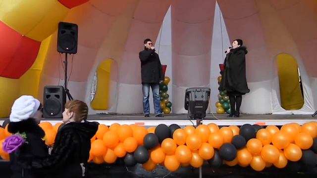 В городском саду падал снег. Солисты Ольга Тарабрина и Виталий Карчагин смотреть онлайн