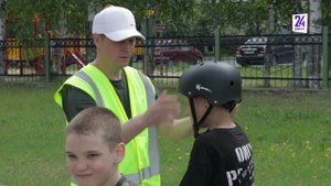 Юных сургутян обучают правилам дорожного движения на автогородке