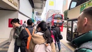 Нашли где в Гонконге менять деньги.