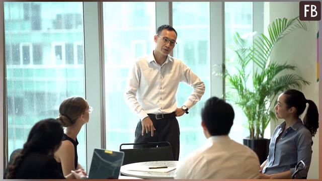 Парень устроился на работу и в первый же рабочий день директор разозлился за то, что у него был лиш смотреть онлайн