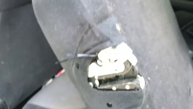 How Do You Fix a Broken Rear Seat Latch on a Honda Fit? смотреть онлайн