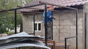БЕСЕДКА ИЗ ПРОФИЛЬНОЙ ТРУБЫ. День 5-й/ Устанавливаю лаги.