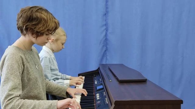 Е. Симонян. Полька Хоттабыча. Исполняют Гордеева Алиса и Киселëва Альбина смотреть онлайн